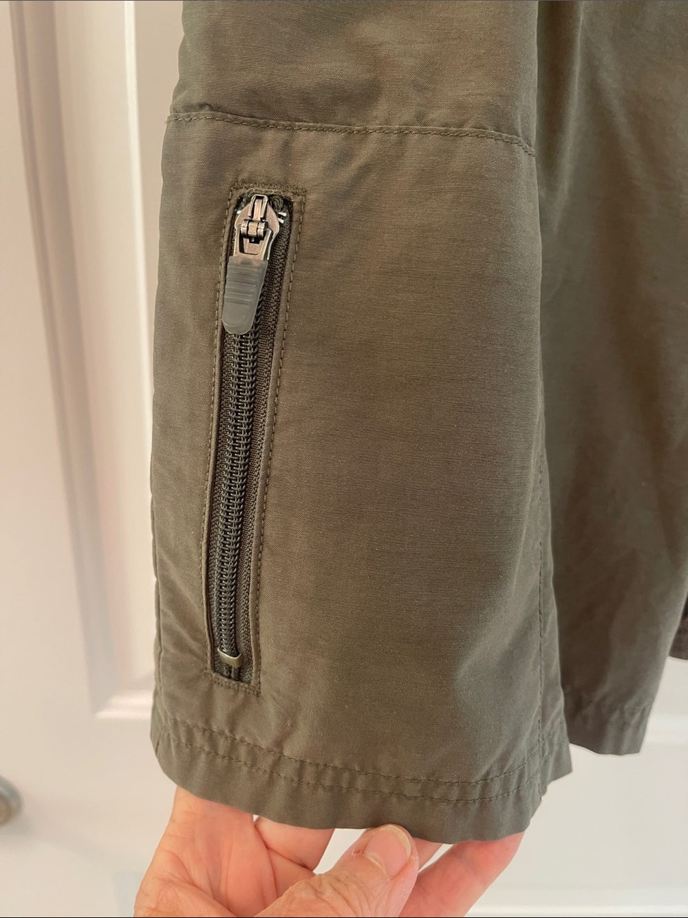 Columbia Women's Olive Cargo Shorts/ High Waisted - Picture 5 of 13